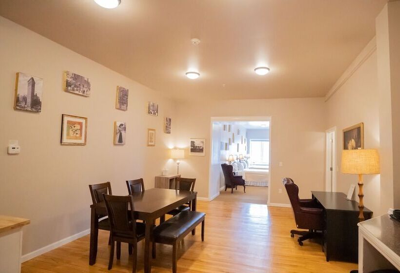 패밀리 스위트, Amsterdam Castle Ny
