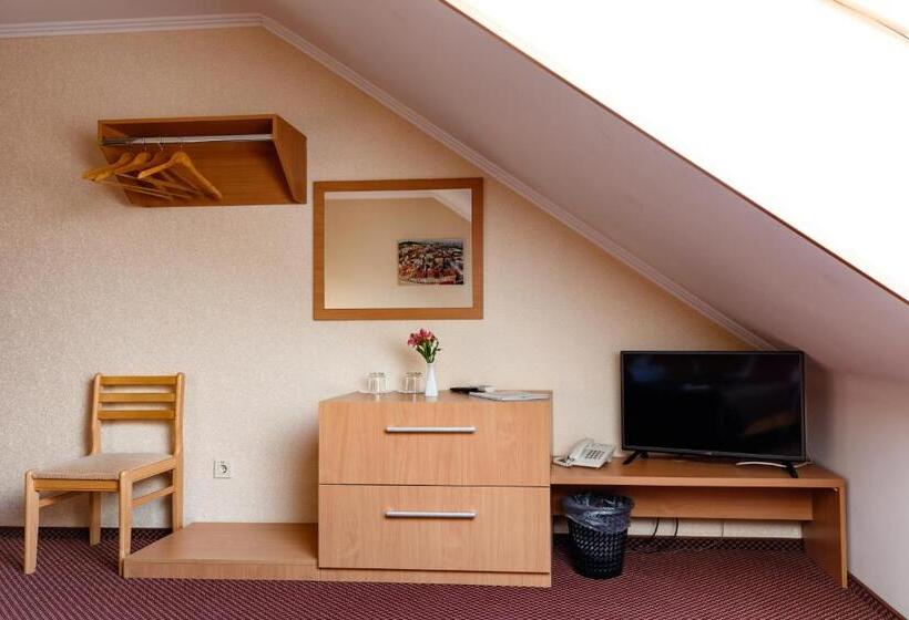 غرفة دور أخير, Argo