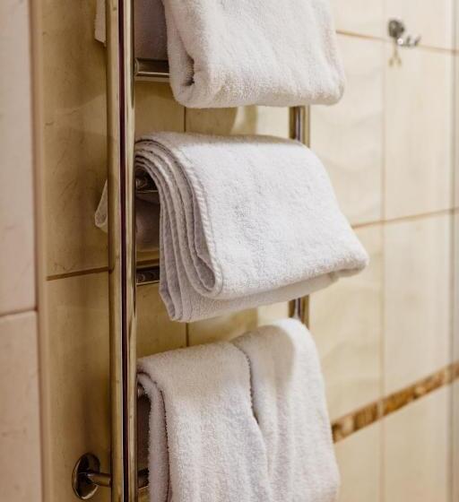 غرفة دور أخير, Argo