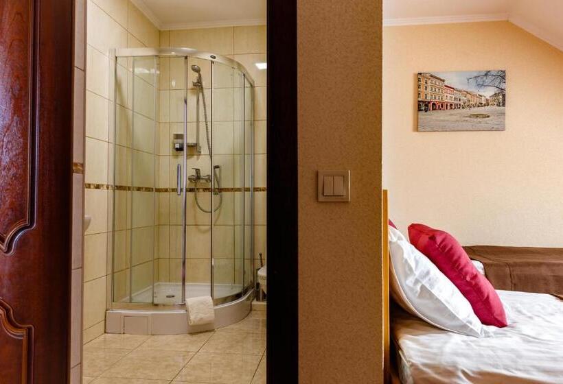 غرفة دور أخير, Argo