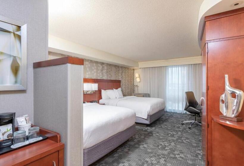 Номер Стандарт, Courtyard Milwaukee Airport
