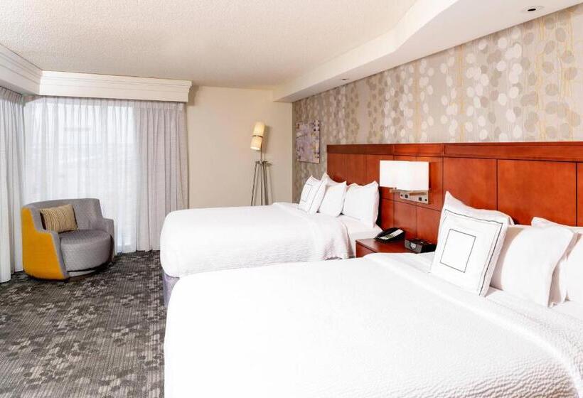 이그제큐티브 스위트 킹침대, Courtyard Milwaukee Airport