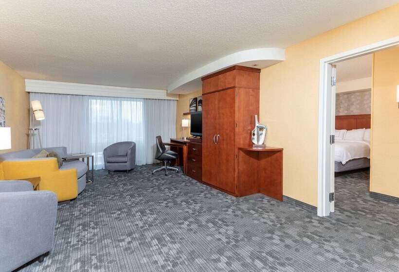 스위트, Courtyard Milwaukee Airport