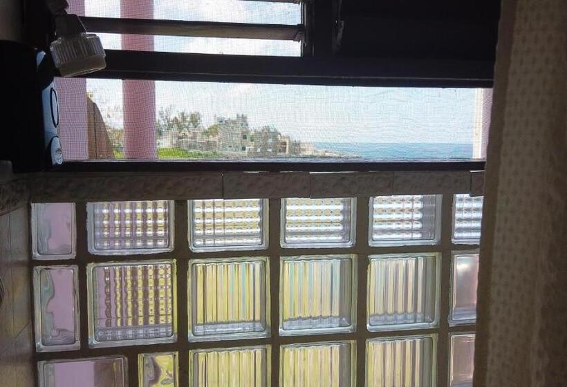 سوئیت پنت هاوس, Home Sweet Home Resort