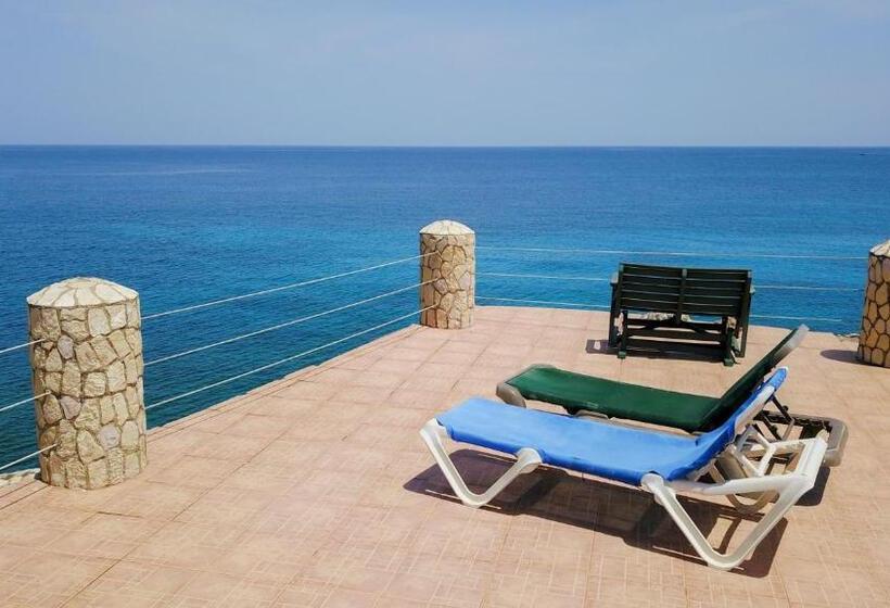 سوییت با چشم‌انداز دریا, Home Sweet Home Resort