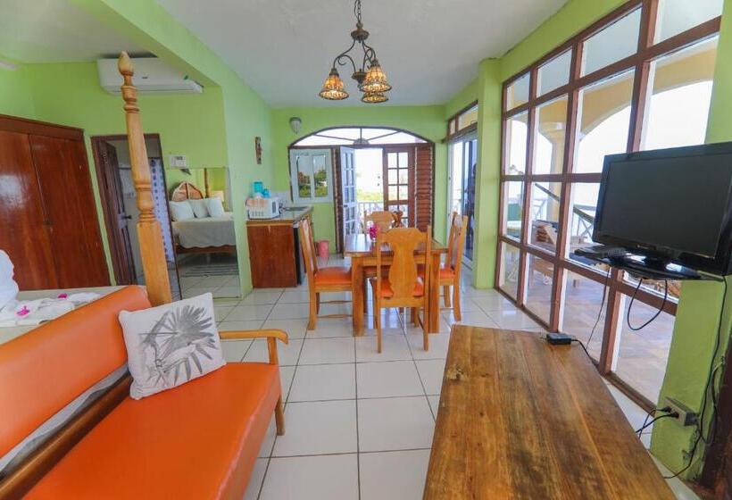 سوئیت پنت هاوس, Home Sweet Home Resort