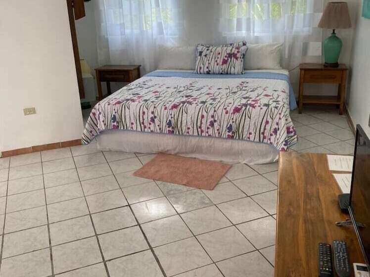 سوییت با چشمانداز دریا, Home Sweet Home Resort