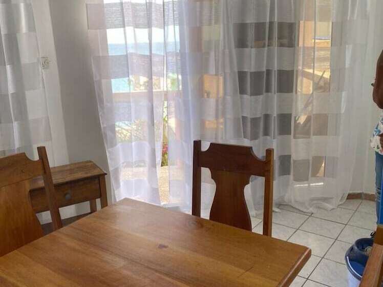 سوییت با چشمانداز دریا, Home Sweet Home Resort