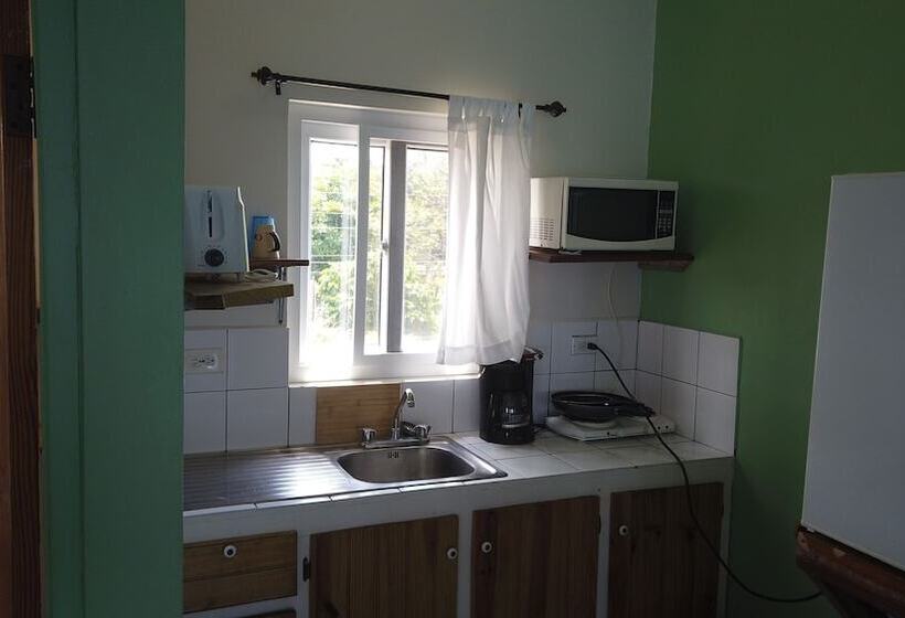 سوییت با چشم‌انداز دریا, Home Sweet Home Resort
