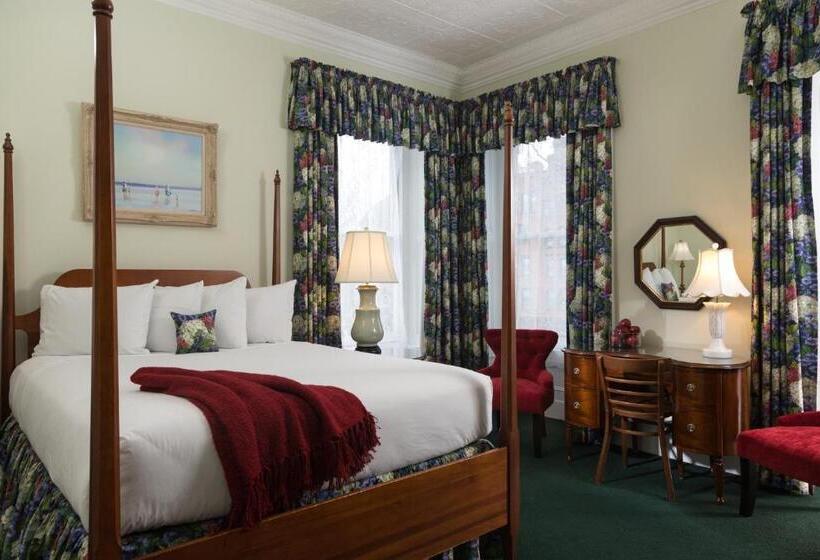 غرفة قياسية, Saratoga Arms