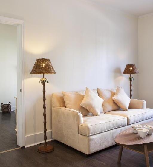 جناح سرير كينج, Southernmost Inn Adult Exclusive