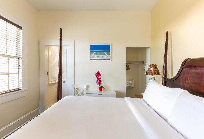 스위트 킹사이즈 침대, Southernmost Inn Adult Exclusive