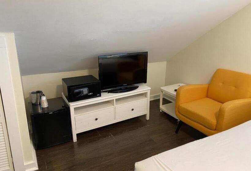 غرفة دور أخير, Southernmost Inn Adult Exclusive