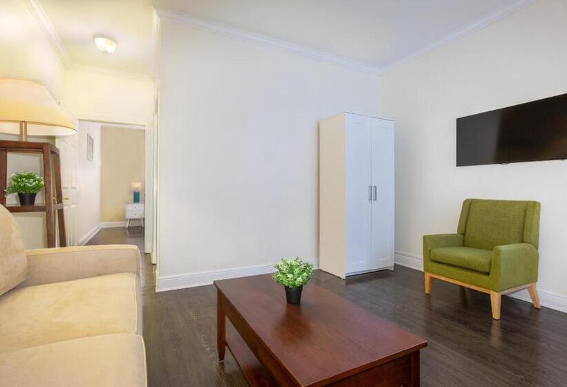 סוויטה מותאמת לאדם עם מוגבלויות, Southernmost Inn Adult Exclusive