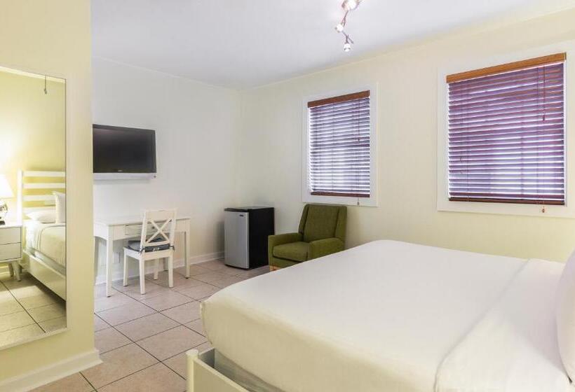 חדר דחוקס עם מיטת קינג, Southernmost Inn Adult Exclusive