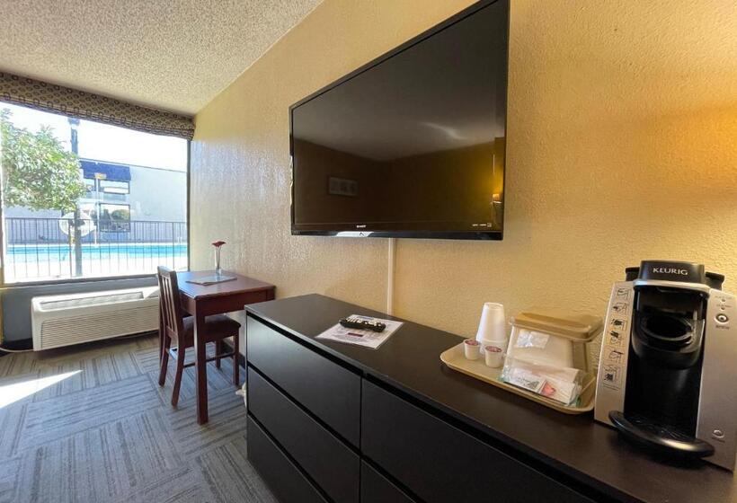 جناح عائلي, Abilene Whitten Inn