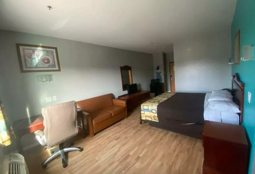חדר סטנדרט עם מיטת קינג, Tropicana Inn And Suites