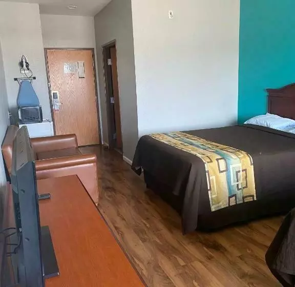 חדר סטנדרט עם מיטת קינג, Tropicana Inn And Suites