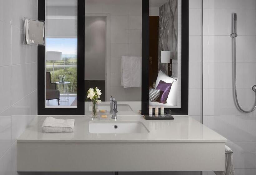 Полулюкс, Radisson Blu Hotel East Midlands Airport