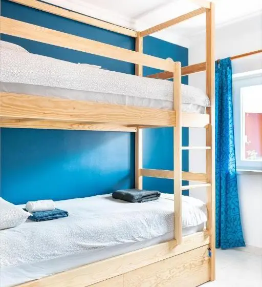 ルームシェアのワンベッド, Surf Yoga Ericeira Guest House