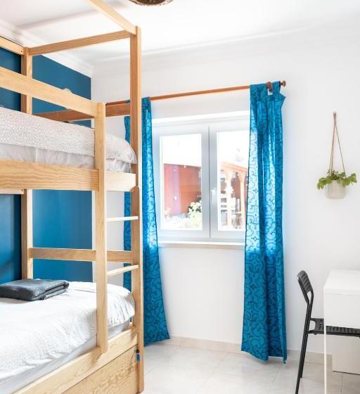 تختخواب در اتاق مشترک, Surf Yoga Ericeira Guest House