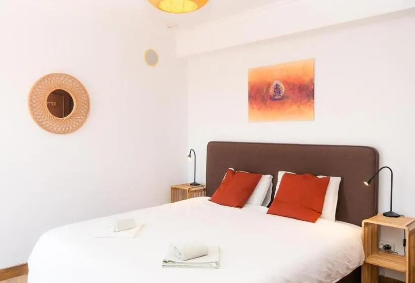 オーシャンビュースタンダードルームバルコニー付き, Surf Yoga Ericeira Guest House