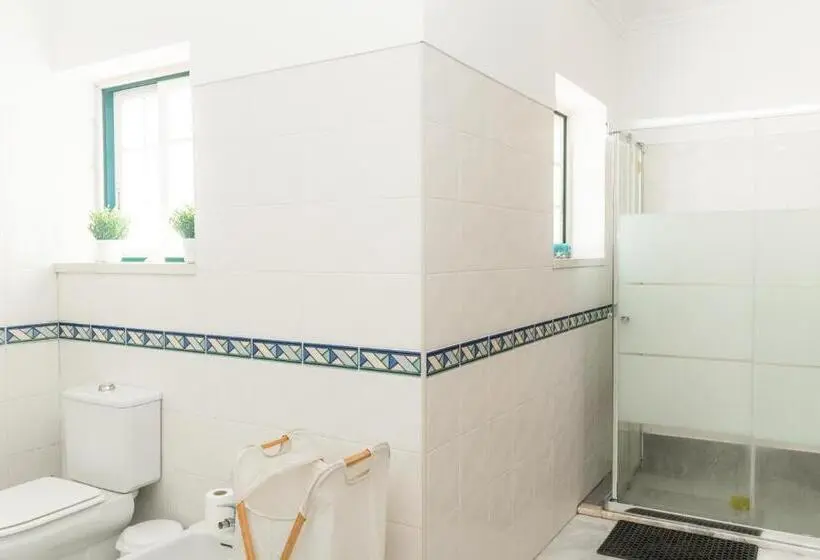 オーシャンビュースタンダードルームバルコニー付き, Surf Yoga Ericeira Guest House