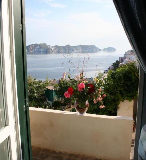 غرفة قياسية مطلّة علي البحر, Villa Ersilia