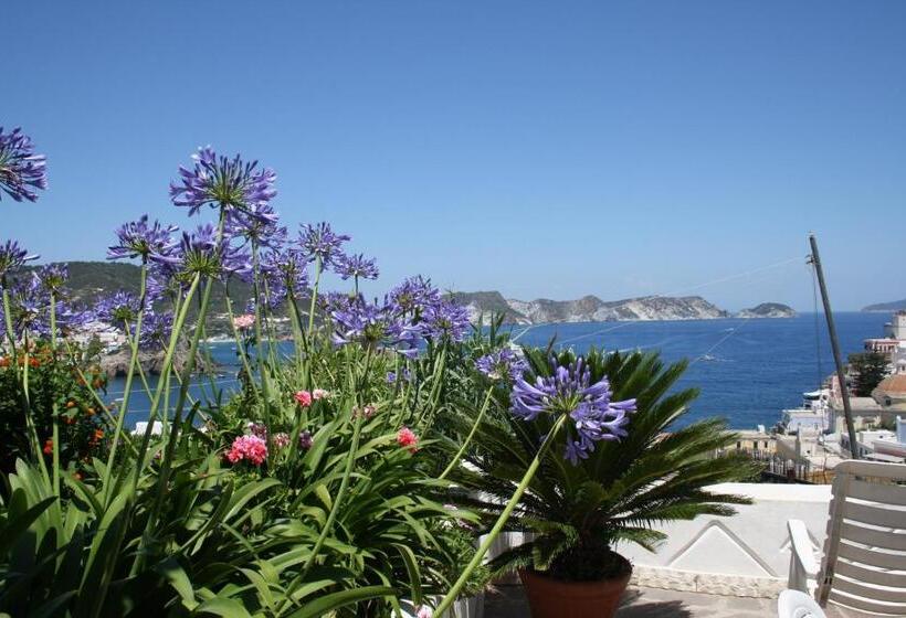 غرفة قياسية مطلّة علي البحر, Villa Ersilia