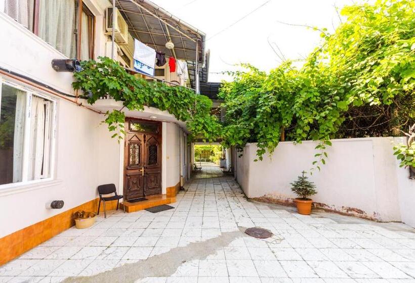اتاق خانوادگی, Samno Guest House