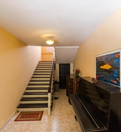 اتاق خانوادگی, Samno Guest House