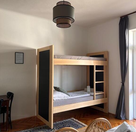 اتاق استاندارد چهارنفره با بالکن, Vila Gorenka