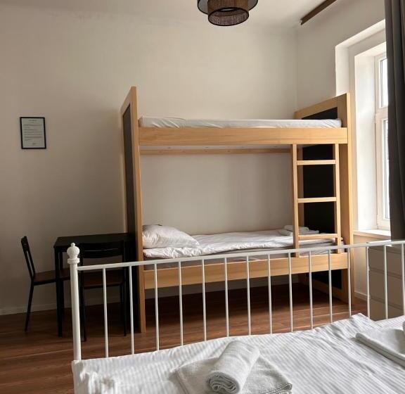 اتاق استاندارد چهارنفره با سرویس بهداشتی مشترک, Vila Gorenka