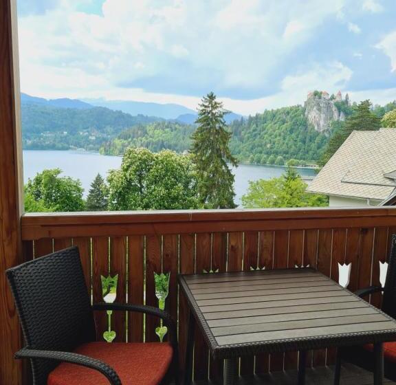 اتاق خانوادگی, Vila Gorenka