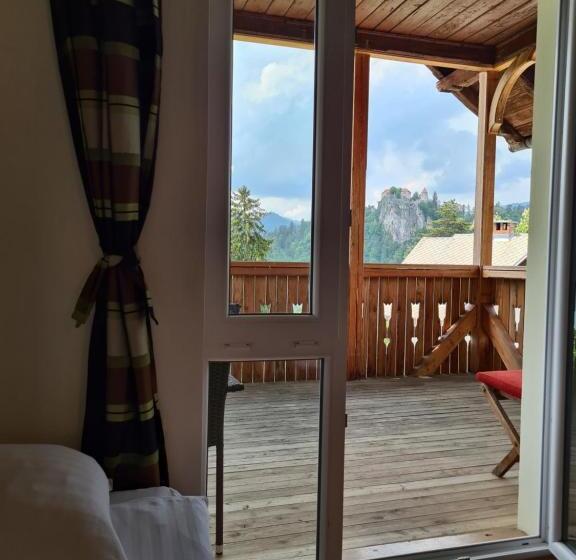 اتاق خانوادگی, Vila Gorenka