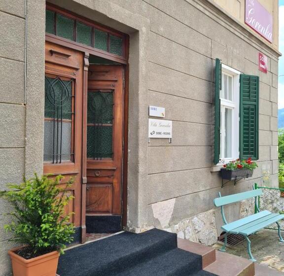 اتاق استاندارد سه تخته با سرویس بهداشتی مشترک, Vila Gorenka