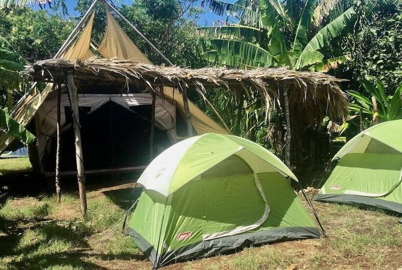 هزینۀ خدمات رفاهی بیشتر, Camp Utila Village   Hostel