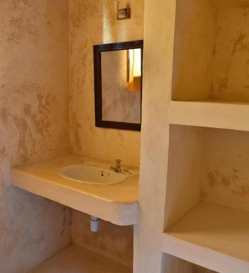 اتاق استاندارد, Amu House