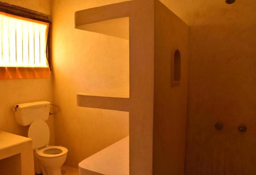 اتاق استاندارد, Amu House