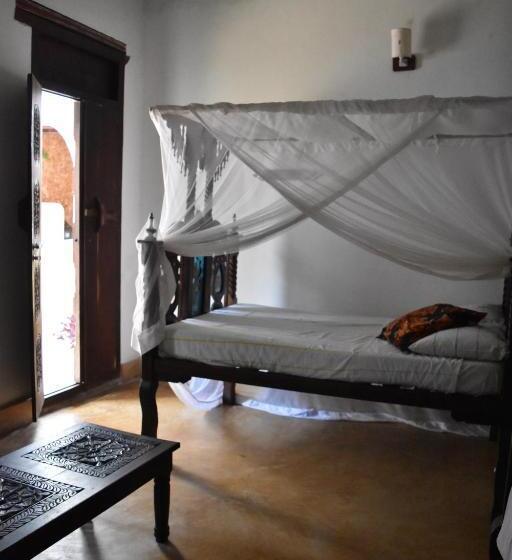 اتاق استاندارد, Amu House