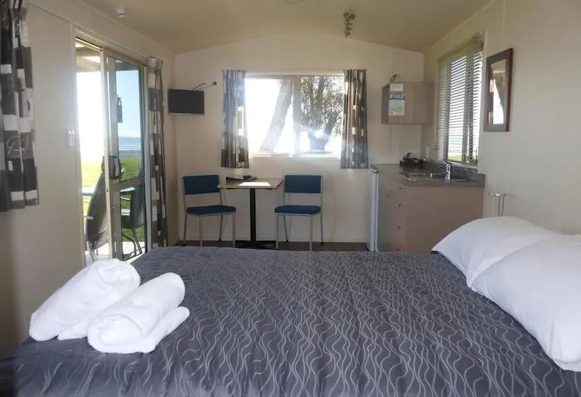 ベーシックワンルーム, Pohara Beach Top 10 Holiday Park