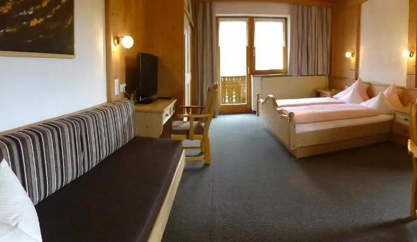 バルコニー付きスタンダードトリプルルーム, Alpenhof Wohlfühlpension