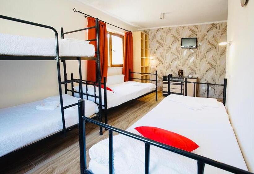 اتاق استاندارد چهار تخته, Byzanthin Hostel