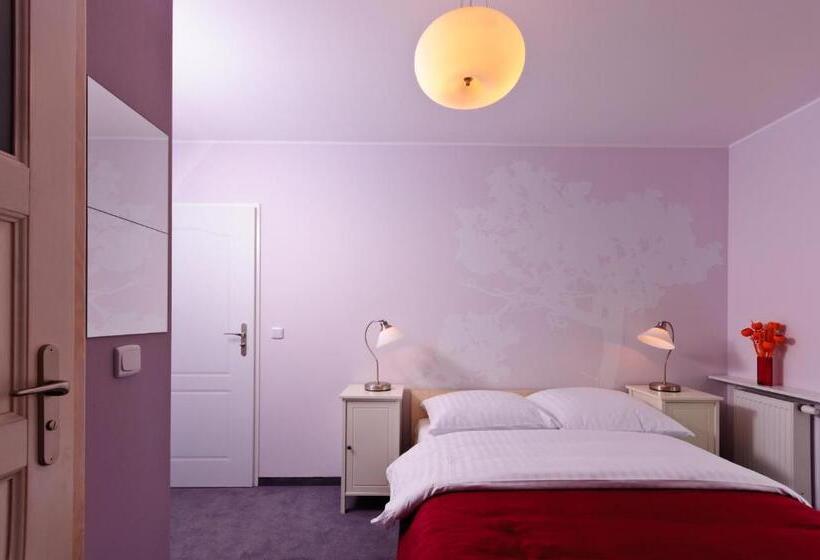 Номер Стандарт Индивидуальный с Балконом, Cilantro Bed & Breakfast