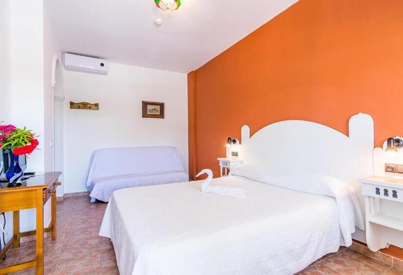 Номер Стандарт Вид на Бассейн, Hostal Alhambra