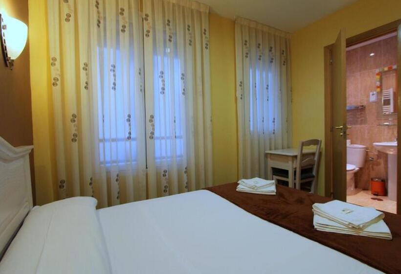 اتاق استاندارد یک نفره, Hostal Regio