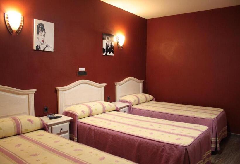 اتاق استاندارد سه نفره, Hostal Regio