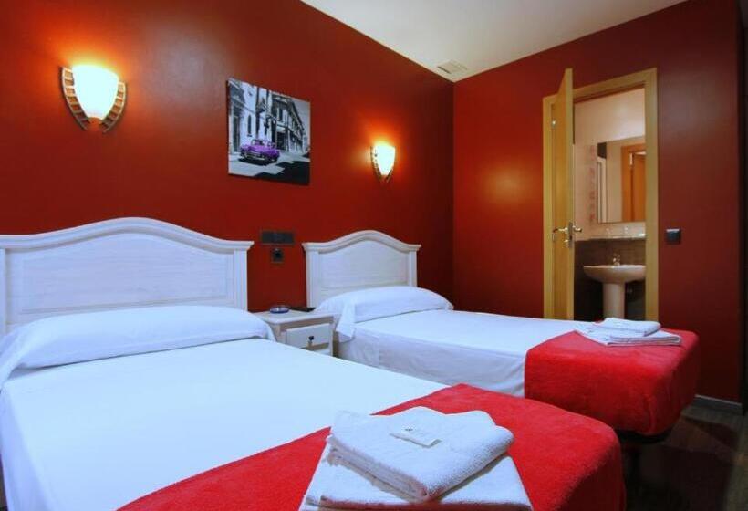 اتاق استاندارد سه نفره, Hostal Regio