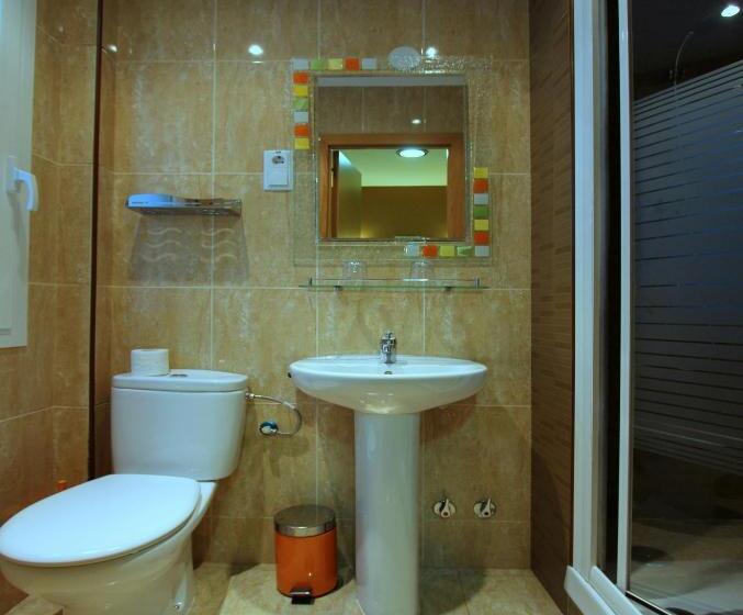 اتاق استاندارد چهار تخته, Hostal Regio