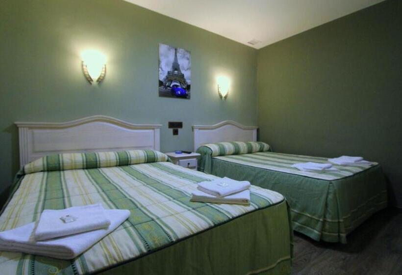 اتاق استاندارد چهار تخته, Hostal Regio